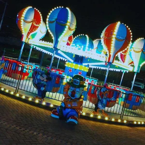 Samba Balloon — cestos giratórios e balões coloridos iluminados, Radical Play Park